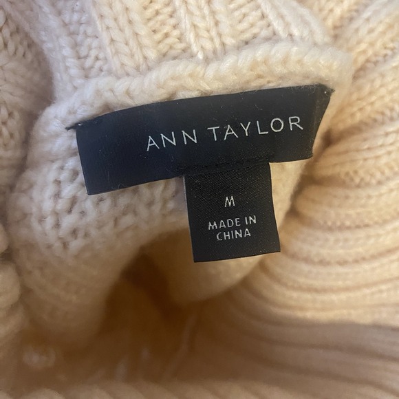 Ann Taylor blush pink chunky knit wool blend turtle neck sweater size medium - Picture 3 of 6